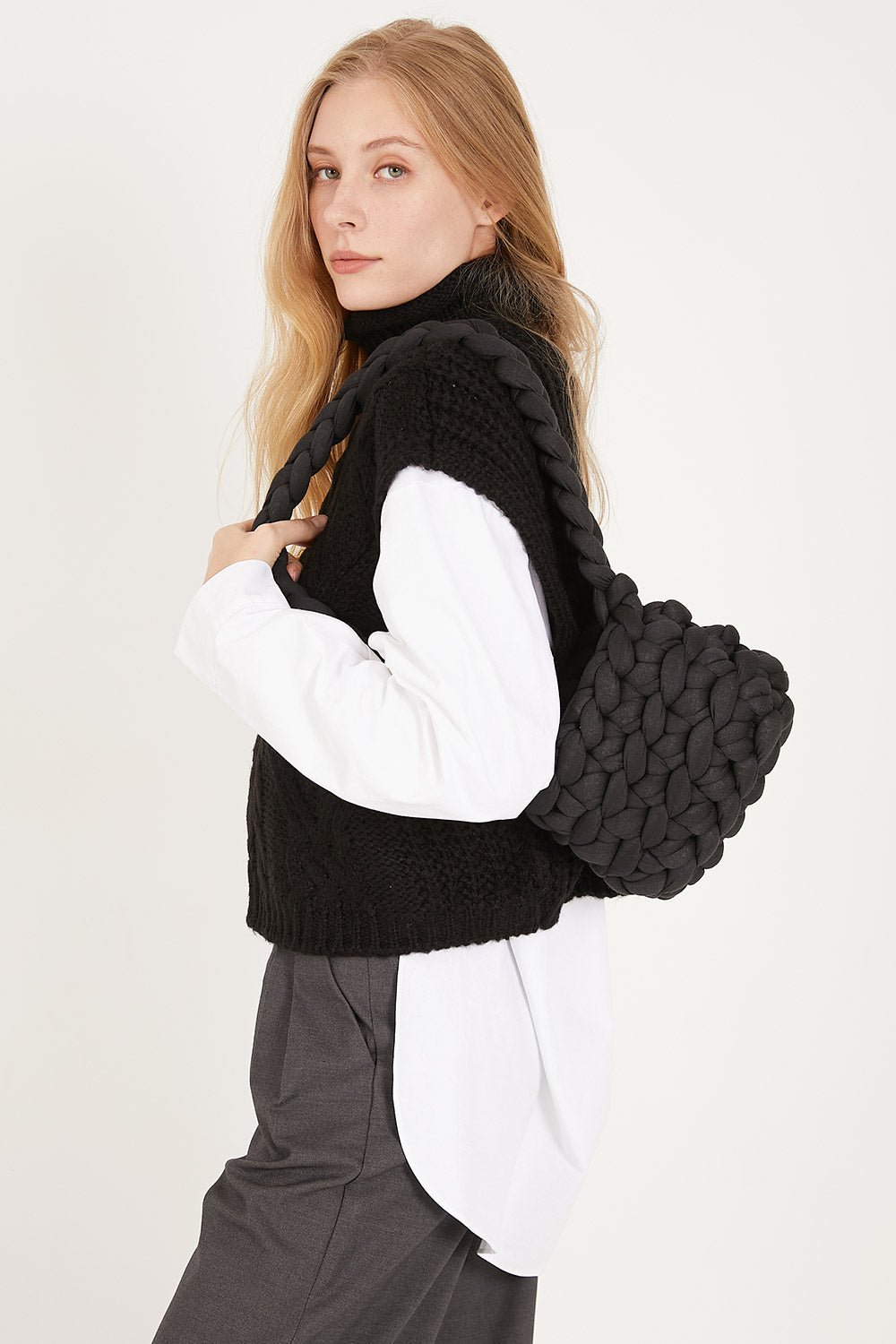 STRS4-_1217_826adb82-4dea-45c5-9358-d4a3e5cdb8ad.jpg Yvette Chunky Knitted Shoulder Bag - Image 1